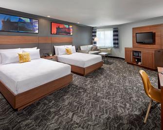 Studio Inn & Suites at Promenade Downey - Downey - Bedroom