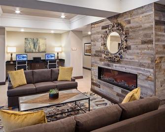 Best Western Plus Overland Inn - Fort Morgan - Living room