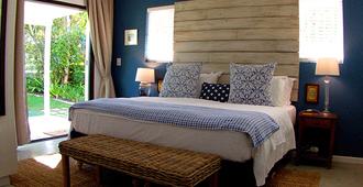 Long Story Guest House and Cooks Kitchen - Plettenberg Bay - Bedroom
