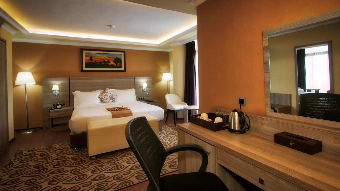Holiday Hotel