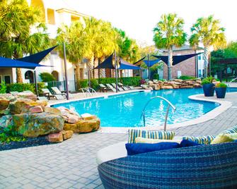 Resort Style Apartments Near Nrg Stadium - Houston - Pool
