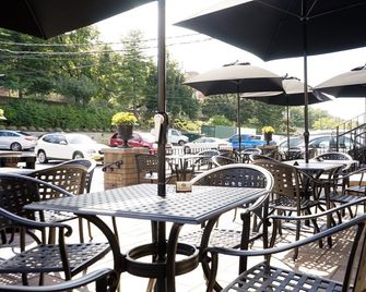 The Holland Hotel - Jersey City - Patio