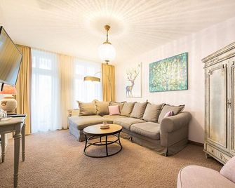 Hotel Villa Waldfrieden - Ostseebad Sellin - Living room
