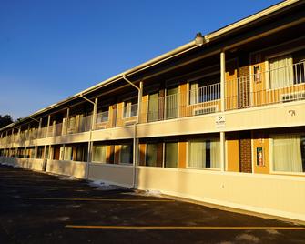 Americas Best Value Inn Plattsburgh - Plattsburgh - Κτίριο