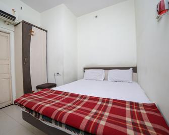 Spot On 47254 Shraddha Hotel - Нагпур - Спальня