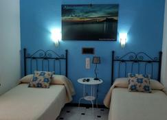 Hostal San Sebastián - Almuñécar - Makuuhuone