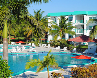 Best Western Grand Baymen Gardens - San Pedro Town - Pool