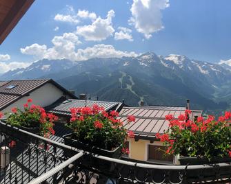 Residence Cavallino - Ponte di Legno - Balcone