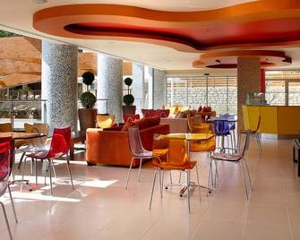 Atlantica Oasis Hotel - Limassol - Lounge