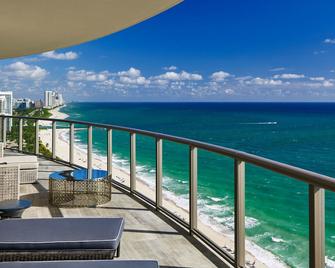 The St. Regis Bal Harbour Resort - Bal Harbour - Bedroom
