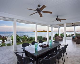 Sunset Key Cottages - Key West - Wohnzimmer