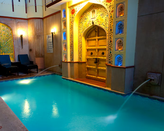 Umaid Mahal - A Heritage Style Boutique Hotel - Jaipur - Piscina