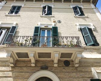 B&B Palazzo Mestichelli - Monteprandone - Building