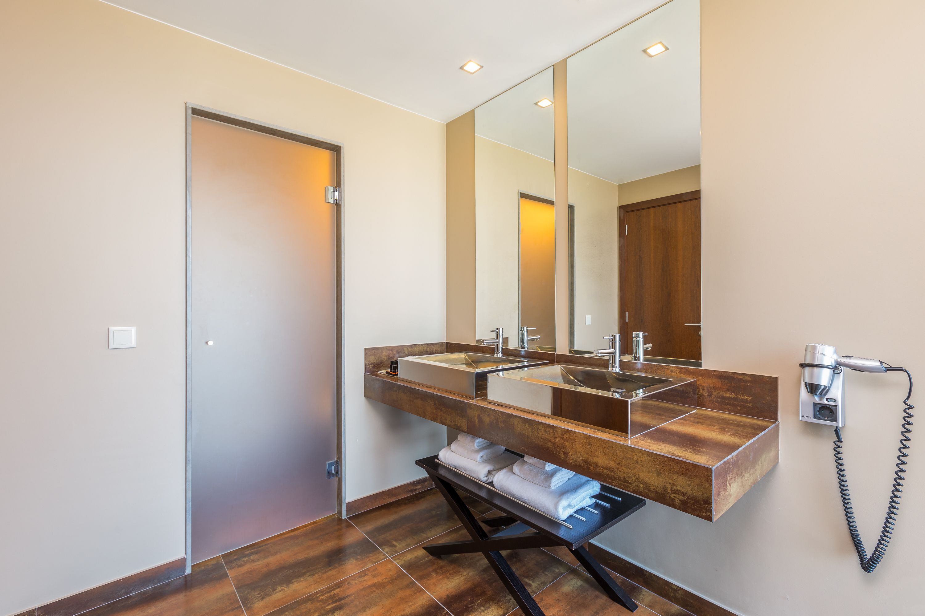 Vista Banheiro do null localizado em null. Imagem fornecida por Informações Oficiais do Hotel