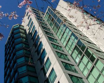 Landis Hotel And Suites - Vancouver - Building