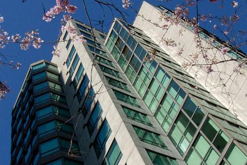 Landis Hotel And Suites - Vancouver - Building