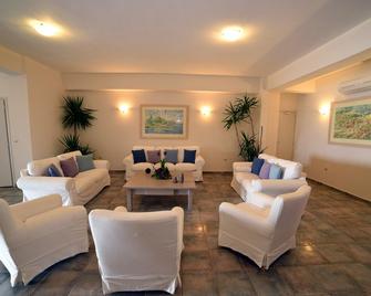 Avra Hotel - Kyparissi - Living room