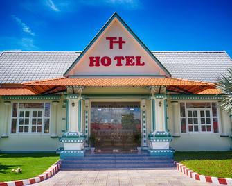 Truong Huy hotel - Vinh Long - Building