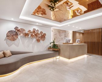 Hotel Almudaina - Palma de Mallorca - Front desk