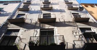 Pensio Viladomat - Girona - Κτίριο