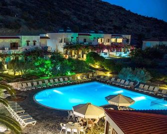 Astron Hotel - Scarpanto - Piscina