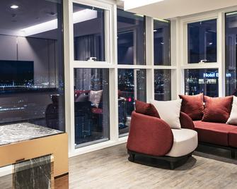 Lavalse Hotel - Busan - Living room