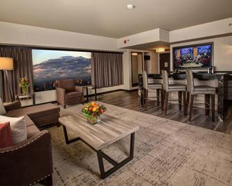 Nugget Casino Resort - Sparks - Living room