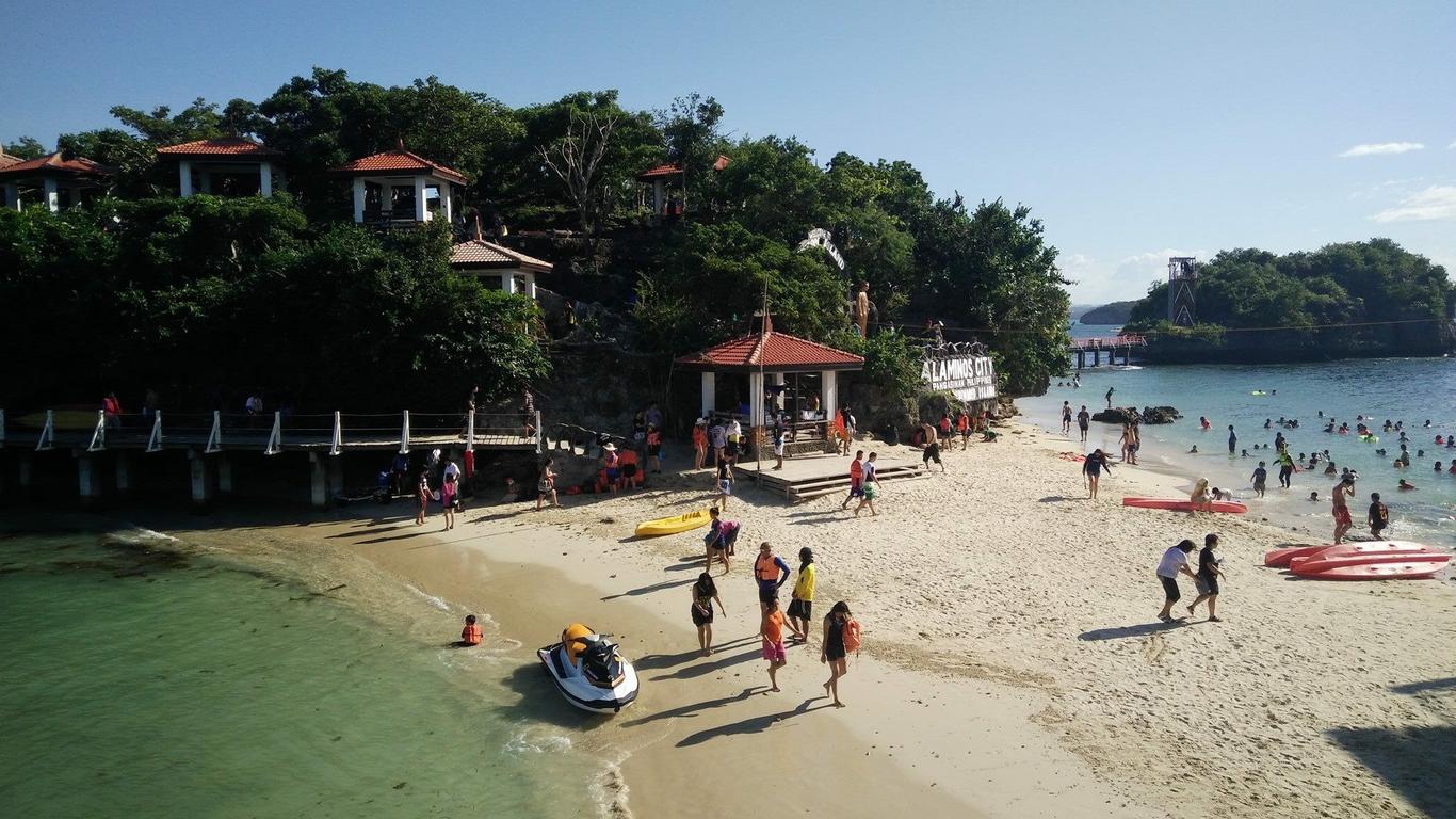 Traditional Filipino Home near 100 Islands Wharf