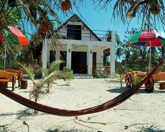 Clean And Budget Guesthouse In Patar W\/ Reserved Open Cottage On Beachfront - Bolinao - Building