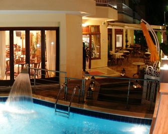 Hotel Eden - Neoi Poroi - Gebouw