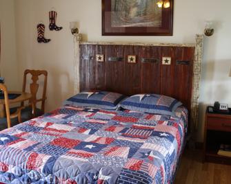 Hotel Kitsmiller on Main - Fredericksburg - Bedroom