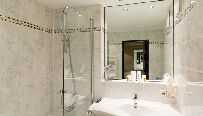 Hotel Europa - Munich - Bathroom