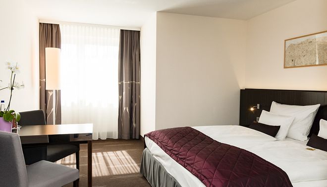 Hotel Europa - Munich - Bedroom