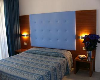 Hotel Serena - Grado - Schlafzimmer