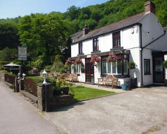 The Cables - Matlock Bath - Building