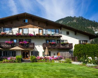 Blue Elk Inn - Leavenworth - Building