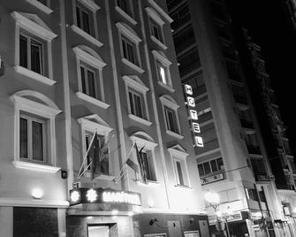 Hotel Maritimo - Alicante - Gebäude