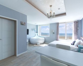 Taean The Classic Pension - Taean - Habitación