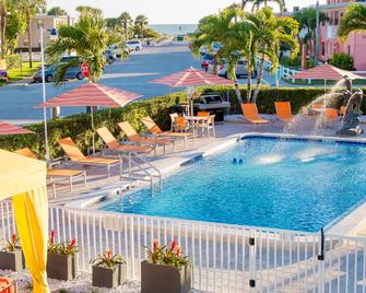 St. Pete Beach Suites - St. Pete Beach - Pool