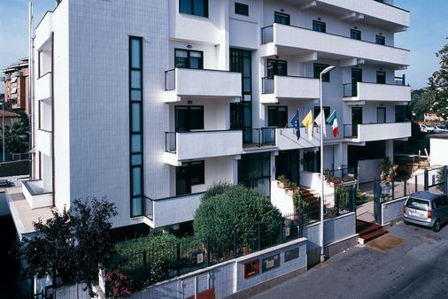 Hotel Sisto V - Rome - Building