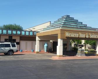 Western Inn and Suites - Enid - Rakennus