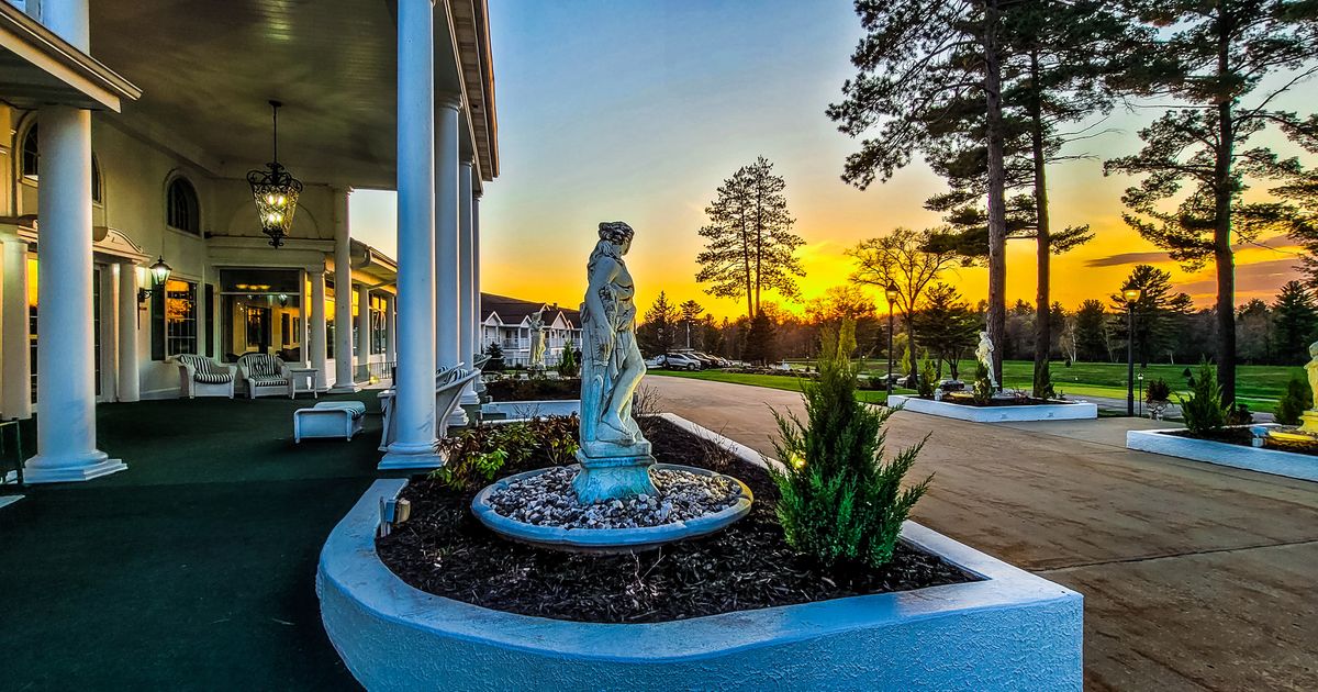 The Four Seasons Island Resort from 105. Pembine Hotel Deals & Reviews