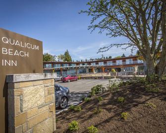 Qualicum Beach Inn - Qualicum Beach - Building