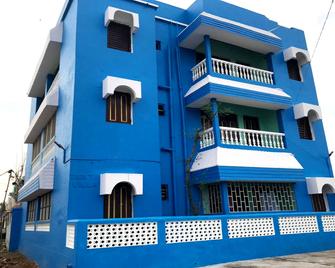 Goroomgo Asish Puri - Near Sea Beach Light House - Puri - Edificio