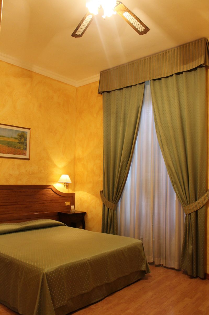 Hotel Fiori En 3 847 1 2 1 6 0 Roma Hoteles Kayak