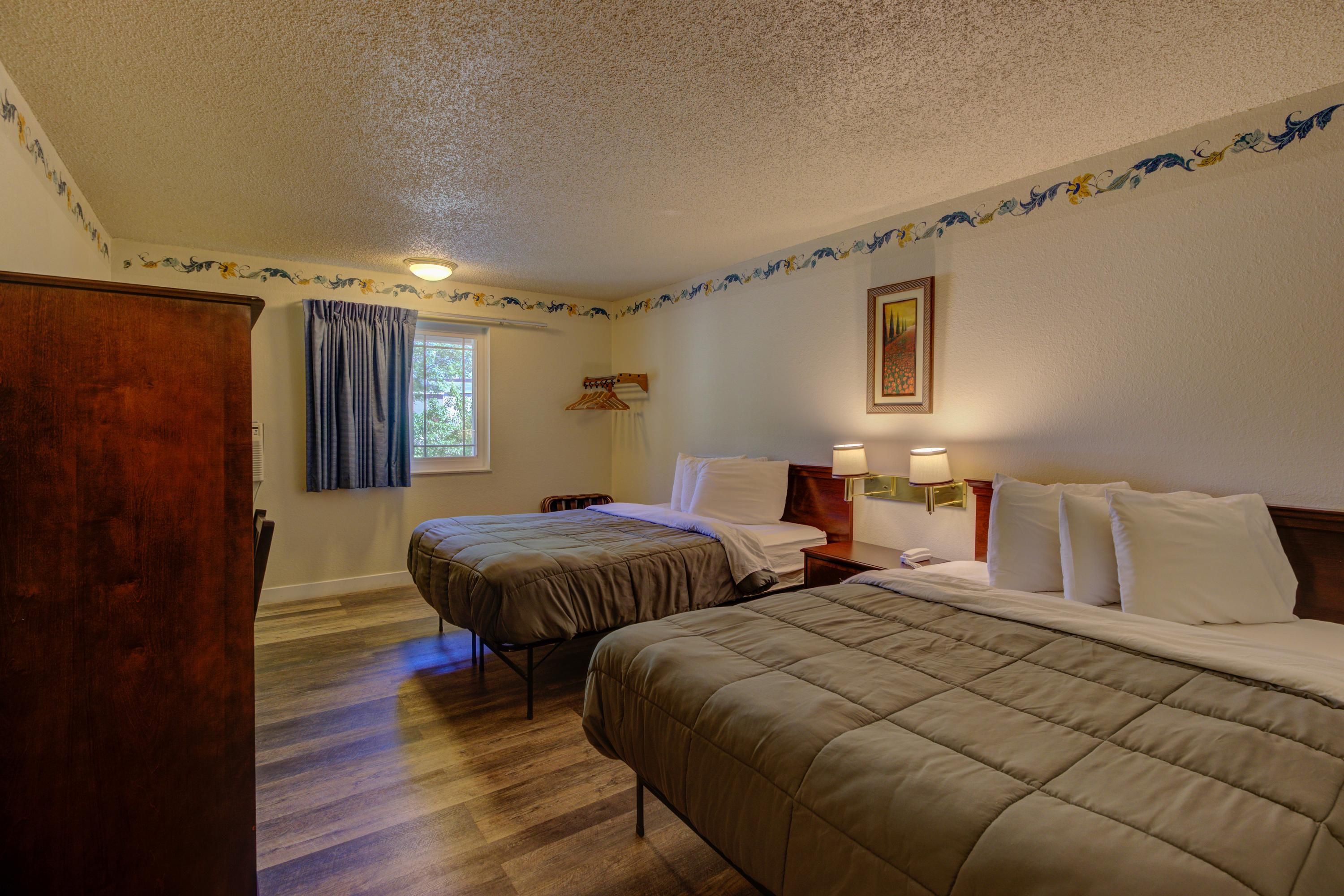 Downtown King room w/ San Juan River & Mtn Views - Pagosa Springs - Bedroom