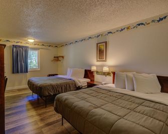 Downtown King room w/ San Juan River & Mtn Views - Pagosa Springs - Bedroom