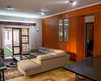 D'urbanmist - Durbanville - Living room