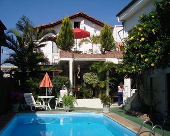 Chale Mineiro Hostel & Pousada - Belo Horizonte - Piscina