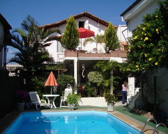 Chale Mineiro Hostel & Pousada - בלו הוריזונטה - בריכה